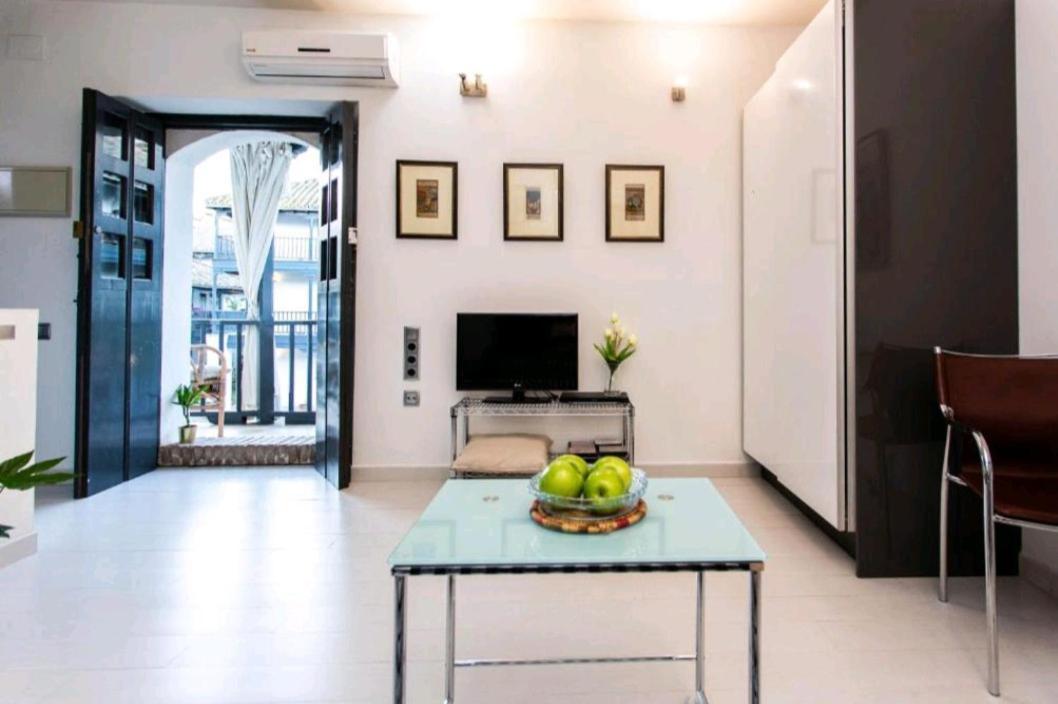 Apartamento En Monumento Historico Nacional Corral Del Conde-Duque De Olivares Sevilla Eksteriør billede